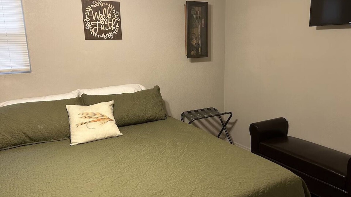 Cassville Cabin | Family Cabin-17-Sleep 6 in a beautiful setting!