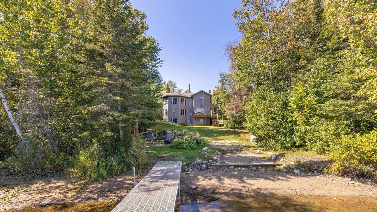 Greenway House | Family Cabin near Mt. Itasca & Trails: Kayaks & firewood Included