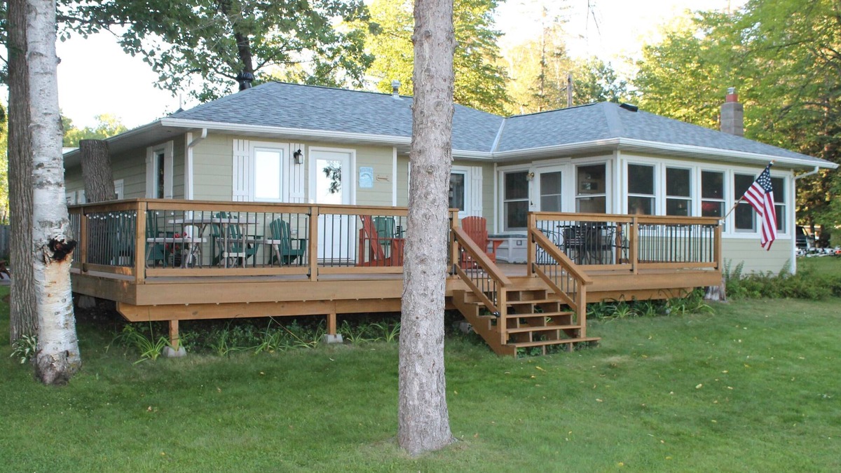 Bay Lake Cabin | Family Cabin on Beautiful Bay Lake-RELAX-Large Lakeside Deck, Yard, Private Dock