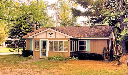 West Branch House | Family Cabin Rental for the Perfect Lake Getaway near Saginaw, Michigan
