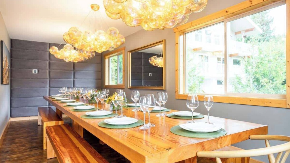 Whistler House | Family Chalet, Hot Tub, BBQ, Cinema, Putting Green