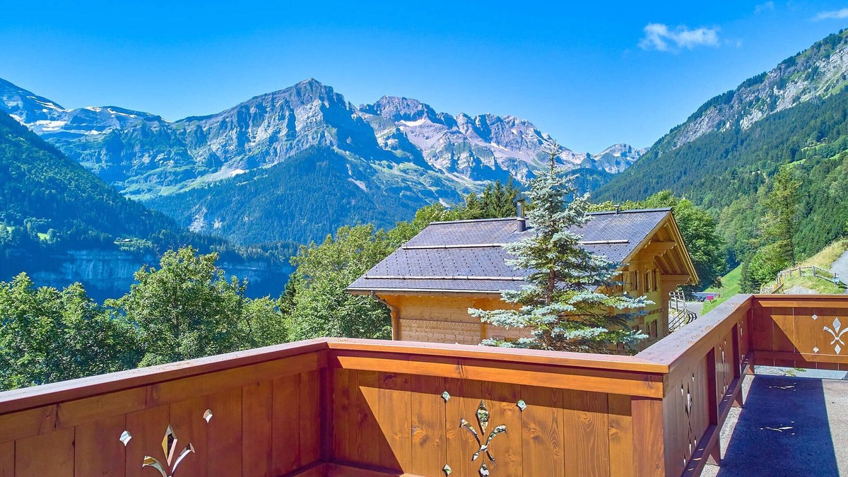 Champery Ski Chalet | Family chalet overlooking the Midi Teeth