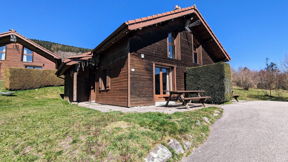 Gerardmer Cottage | Family chalet with fireplace in Gérardmer