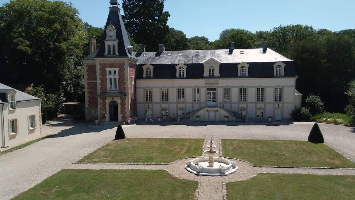 Flacey Villa | Family chateau in the heart of an estate