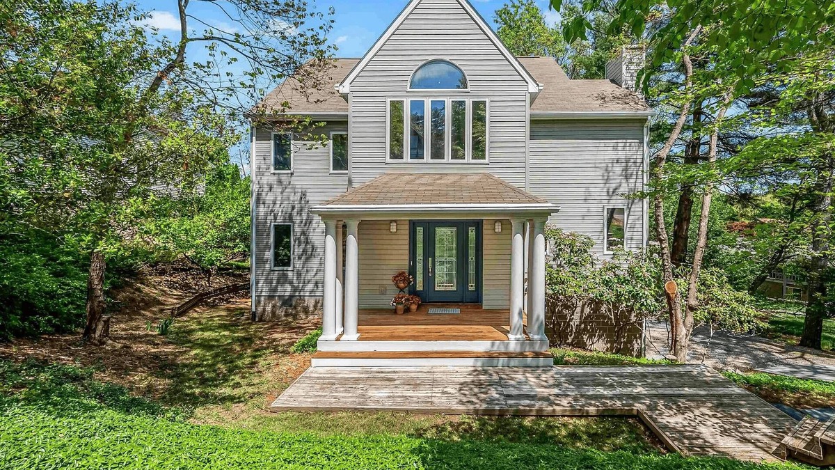 Blacksburg House | Family Comfort & Hokie Spirit - 1.5 Miles to Campus and Downtown Fun!
