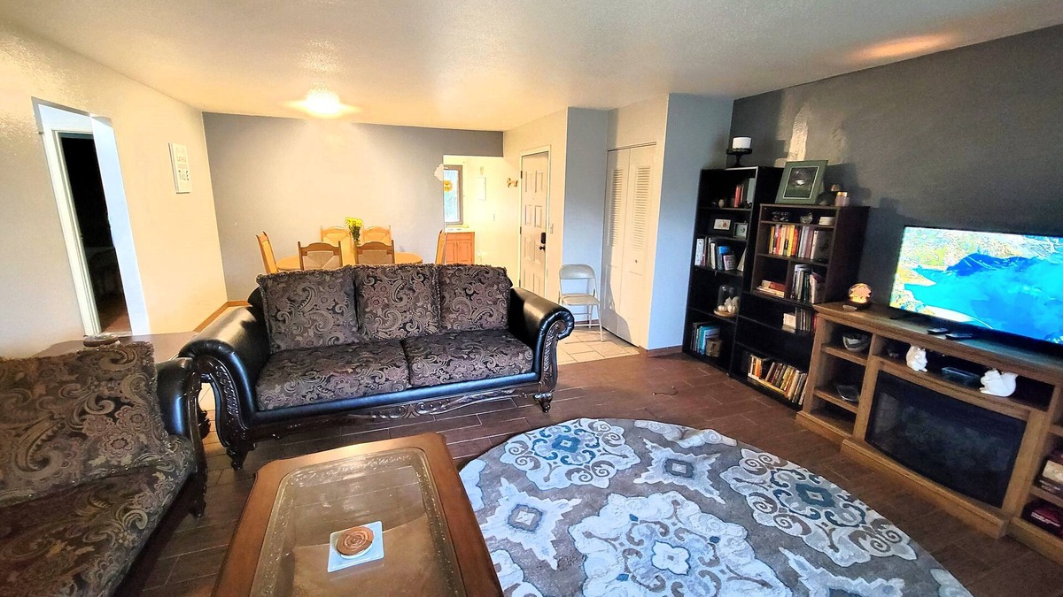 Southwyck Condo | Family Condo minutes from Turnpike, US 23, I75, and Downtown Toledo