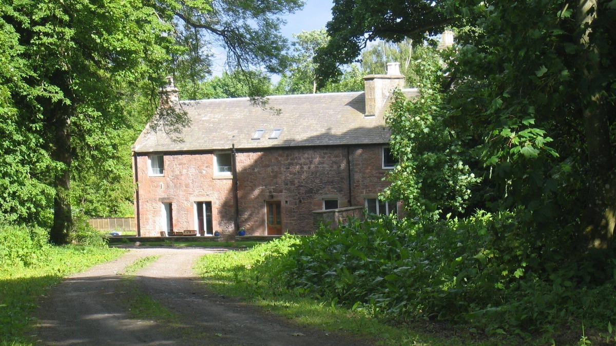 Letham Grange Cottage | Family Cottage in the heart of woodlands sleeping 7 in 3 bedrooms plus zed bed