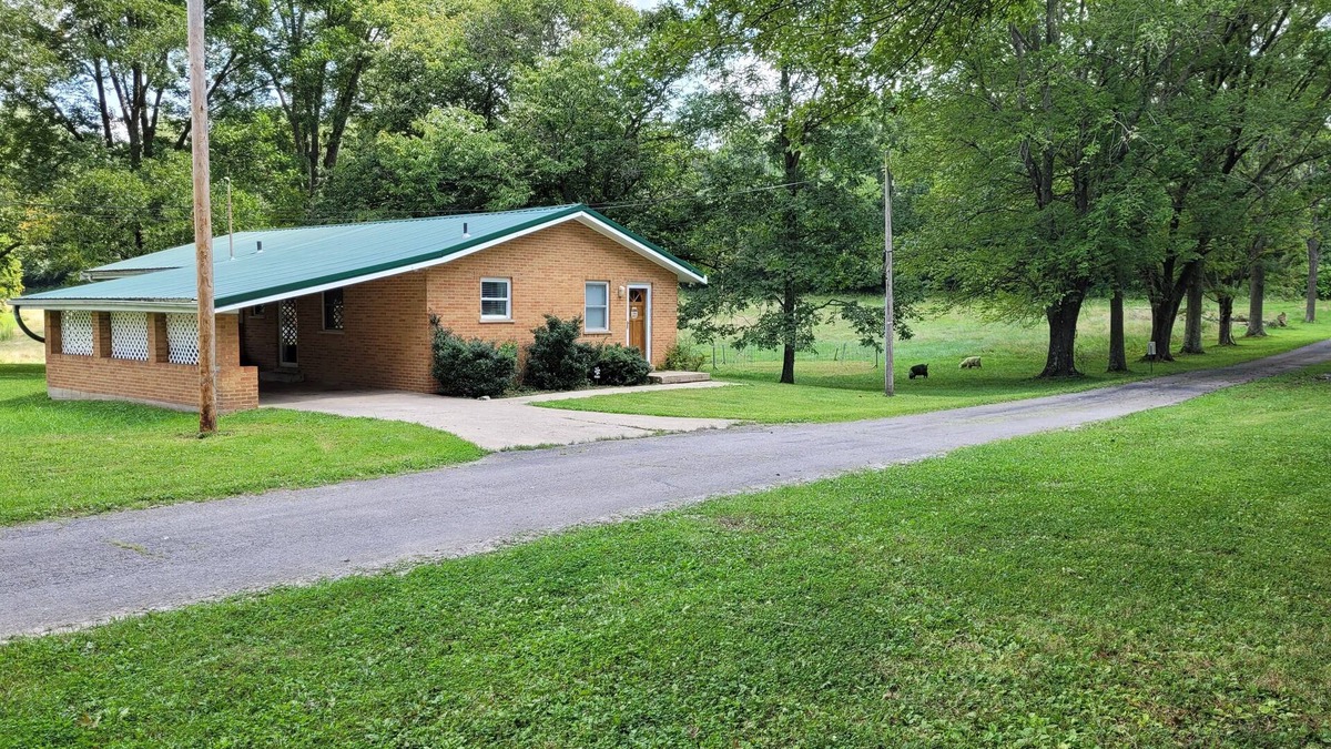 Falmouth Cottage | Family Cottage on the Licking River - Sleeps up to 10