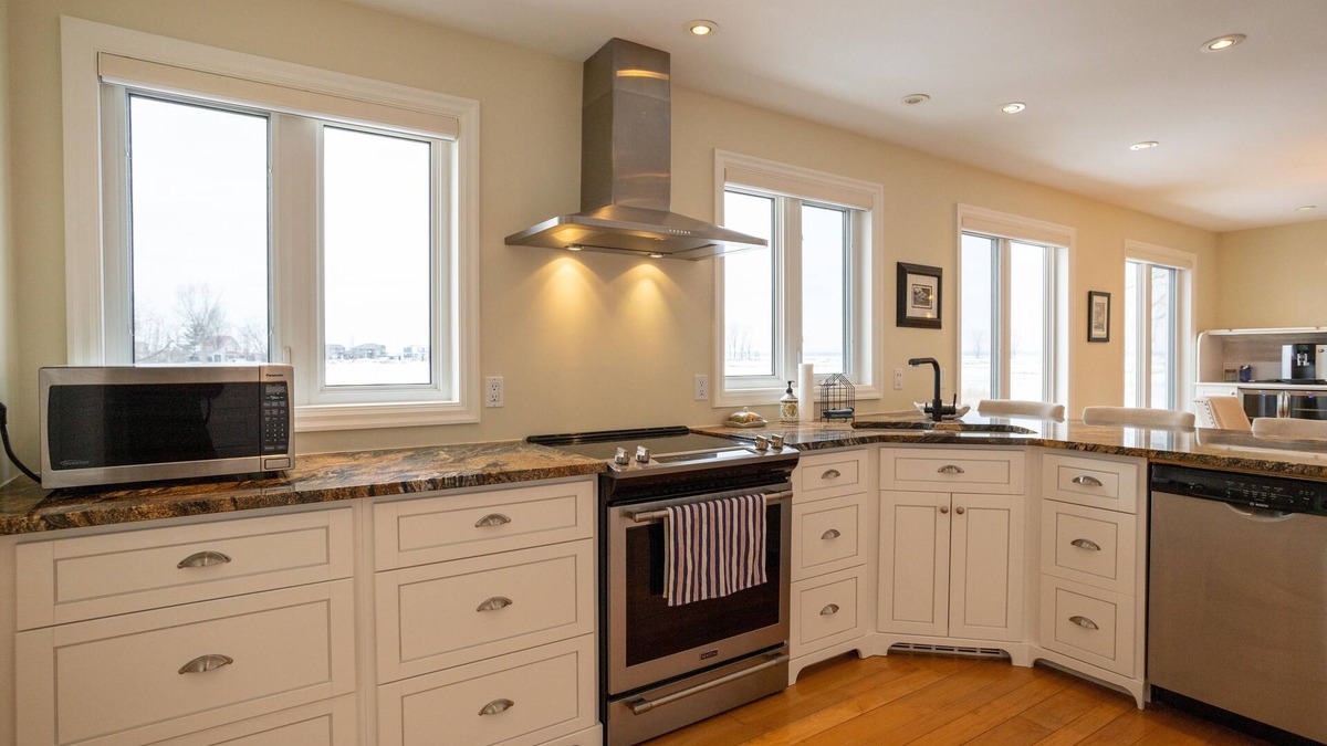Long Point Cottage | Family Cottage with breaktaking views of Lake Erie