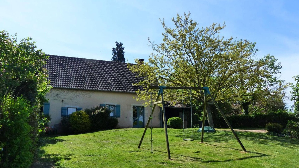 Le Brethon Cottage | Family cottage with garden, terrace and private pond