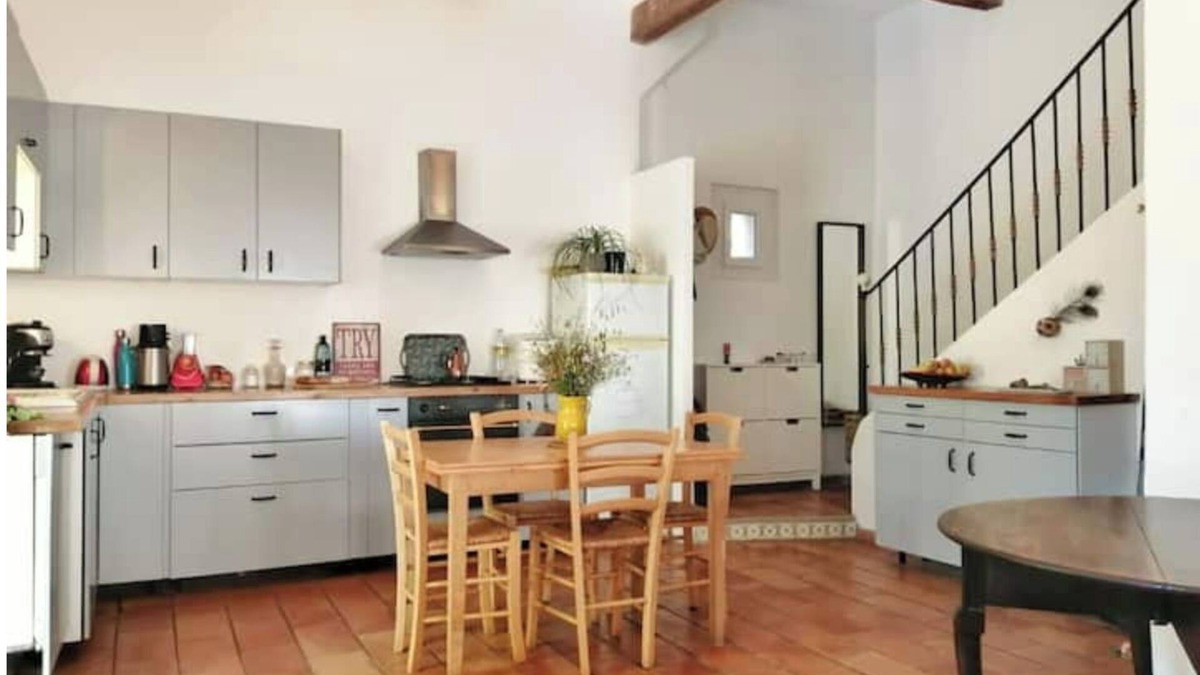 Lacoste House | Family Country House 110 m2 with Garden