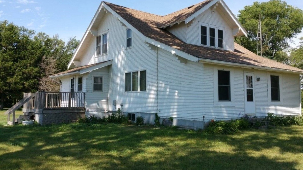 Vienna House | Family Country home ready for a getaway in east S Dak. Hunting & fishing close.