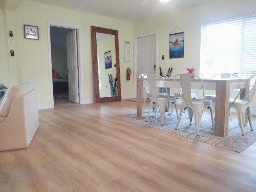 Edgewood House | Family, Couples Retreat near Airport, Cruise Port & Beaches