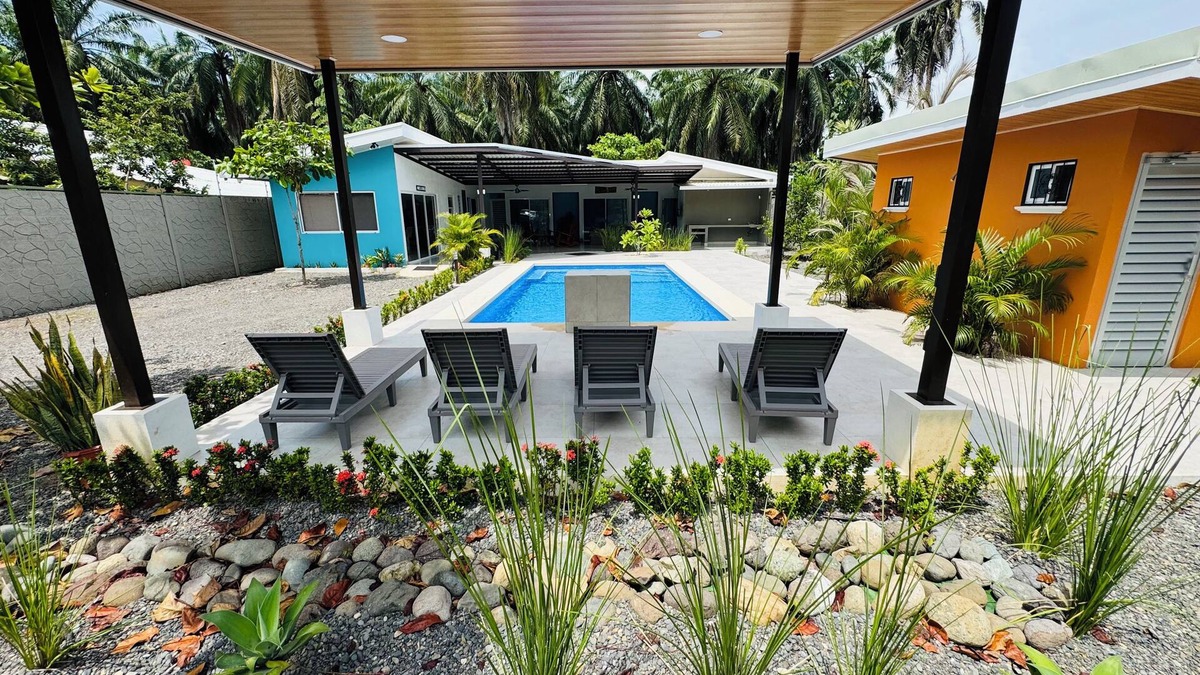 Parrita House | Family-Friendly 4BR Oasis with A/C & Pool near Playa Bandera