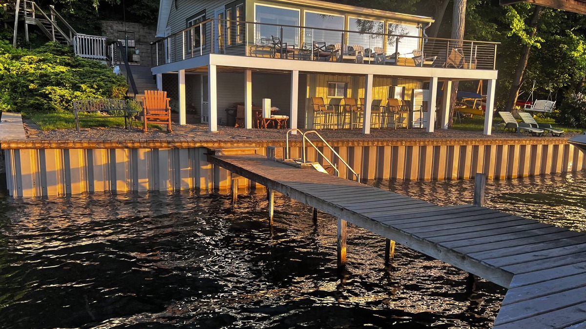 Town of Torrey Cottage | Family/Dog Friendly cottage on Seneca Lake @ Long Point Beach with awesome views