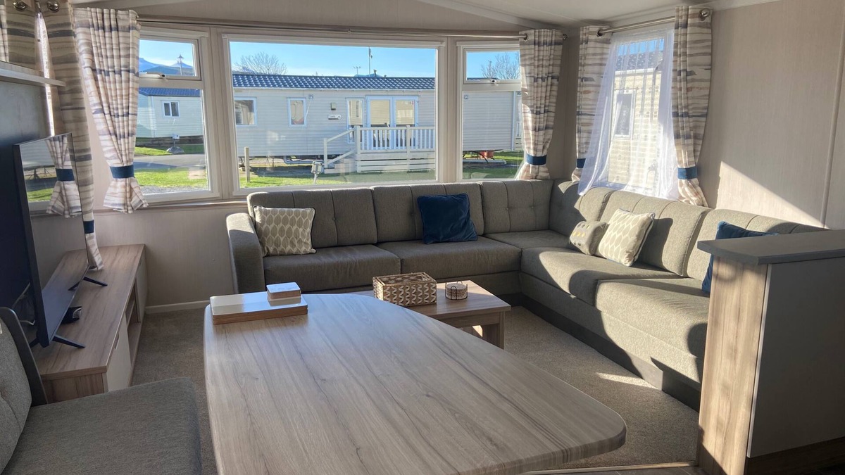 Newton Cabin | Family&dog-friendly caravan near Porthcawl beaches