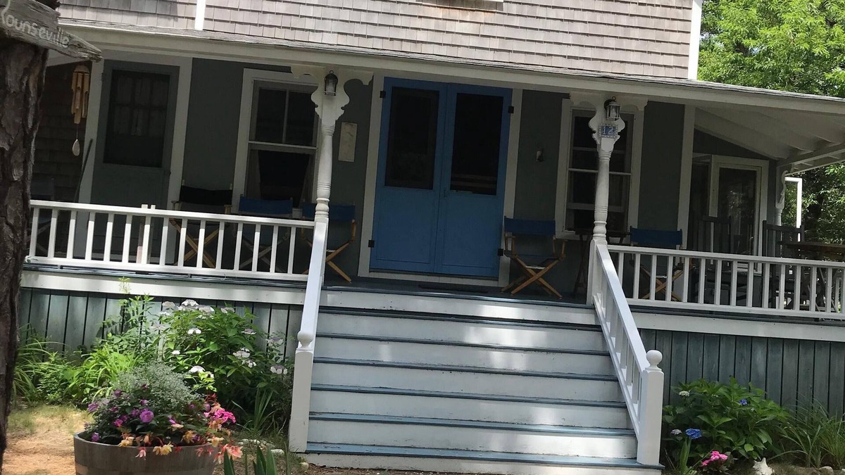 East Chop House | Family & dog friendly; walk to beach, cliff, town, ferries, all bedrooms w/AC