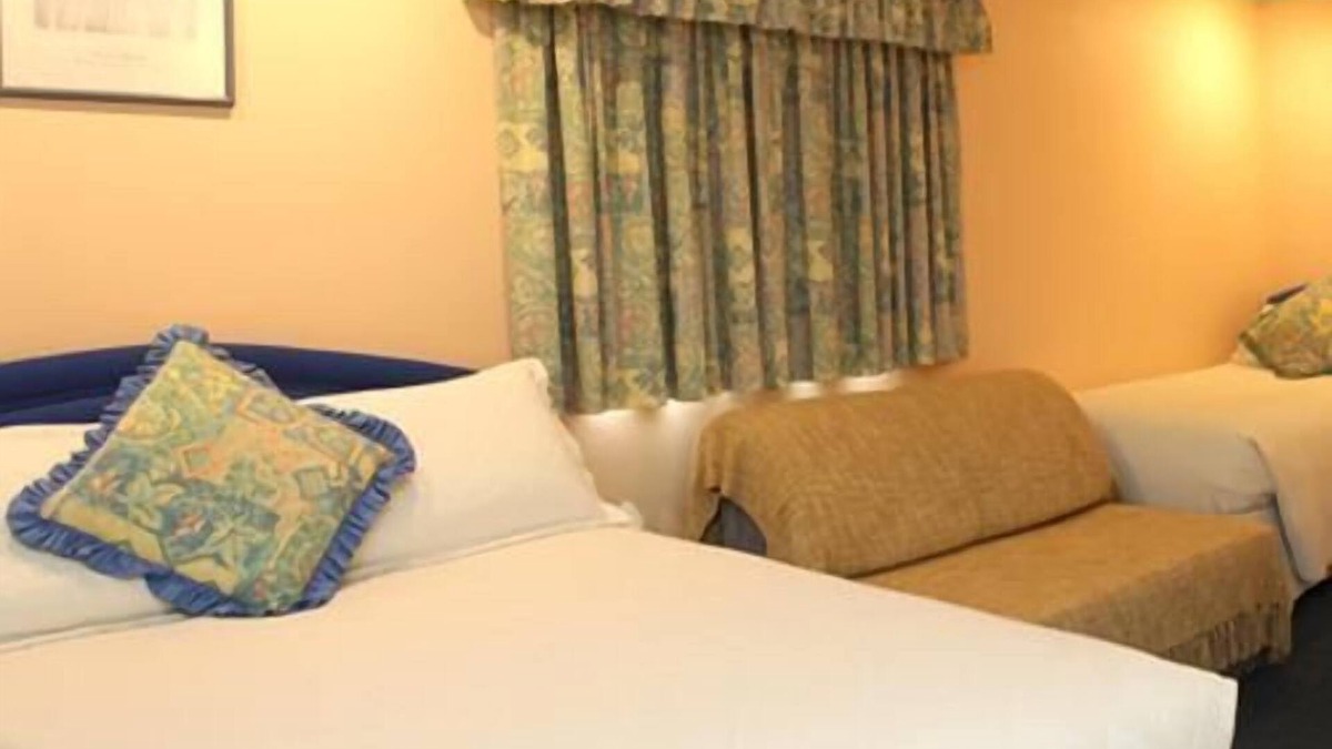 Takeley Bed & Breakfast | Family Ensuite with Shower at Little Bullocks Farm