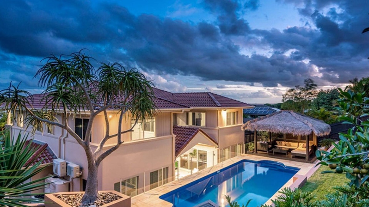 Lennox Head House | Family Entertainer with Pool - Luxury Holiday House in Lennox Head