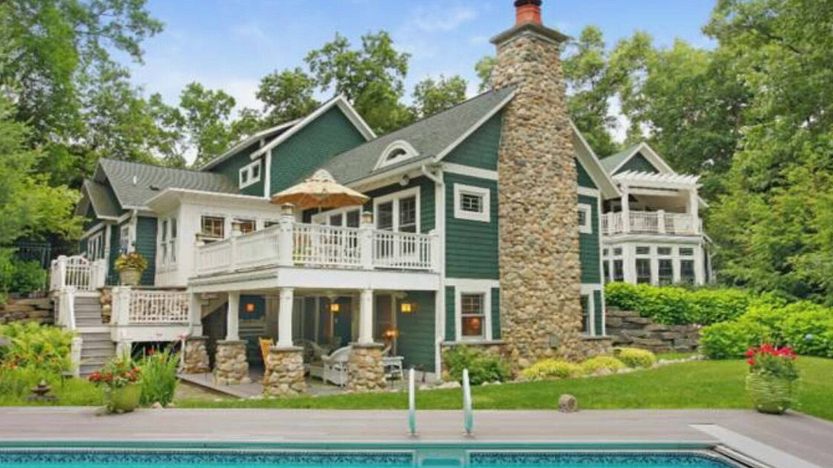 Grand Beach House | Family Estate/heated pool/hot tub/workout room/short walk to playground & beach