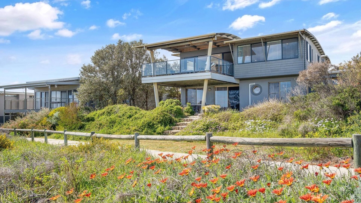 Peppermint Grove Beach House | Family friendly beach house - kangaroos nearby, see dolphins from the deck.