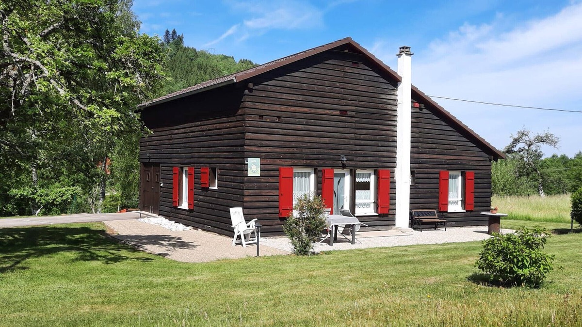 Ban-sur-Meurthe-Clefcy Cottage | Family-Friendly Chalet in Orchard with Modern Comforts & Spacious Terrace