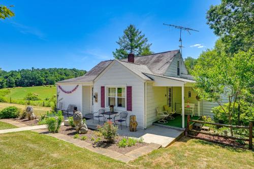 Fancy Gap House | Family Fancy Gap Cottage with Deck - Pets Welcome!