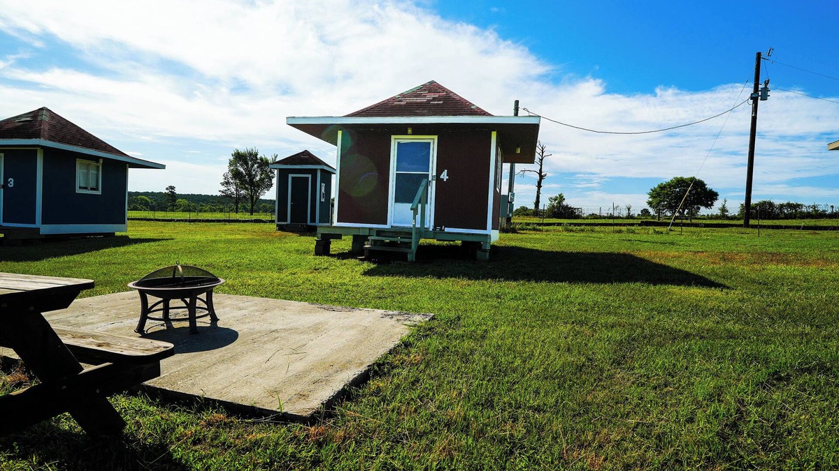 Plantersville Cabin | Family Farms Cabin 4 - Full + Twin Beds, Fire Pit, Fishing & Festival Nearby