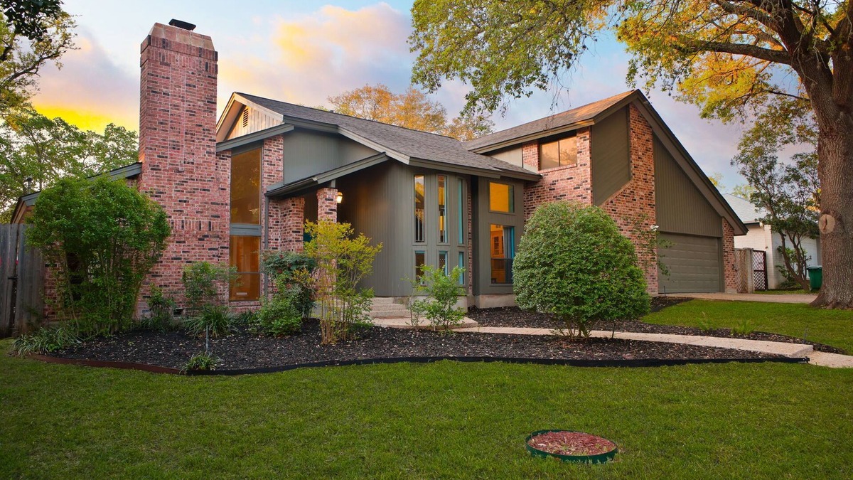 Vance Jackson House | Family Fiesta! Pool, Spa, Arcade, Mini Golf, Slide, Bowling + Games