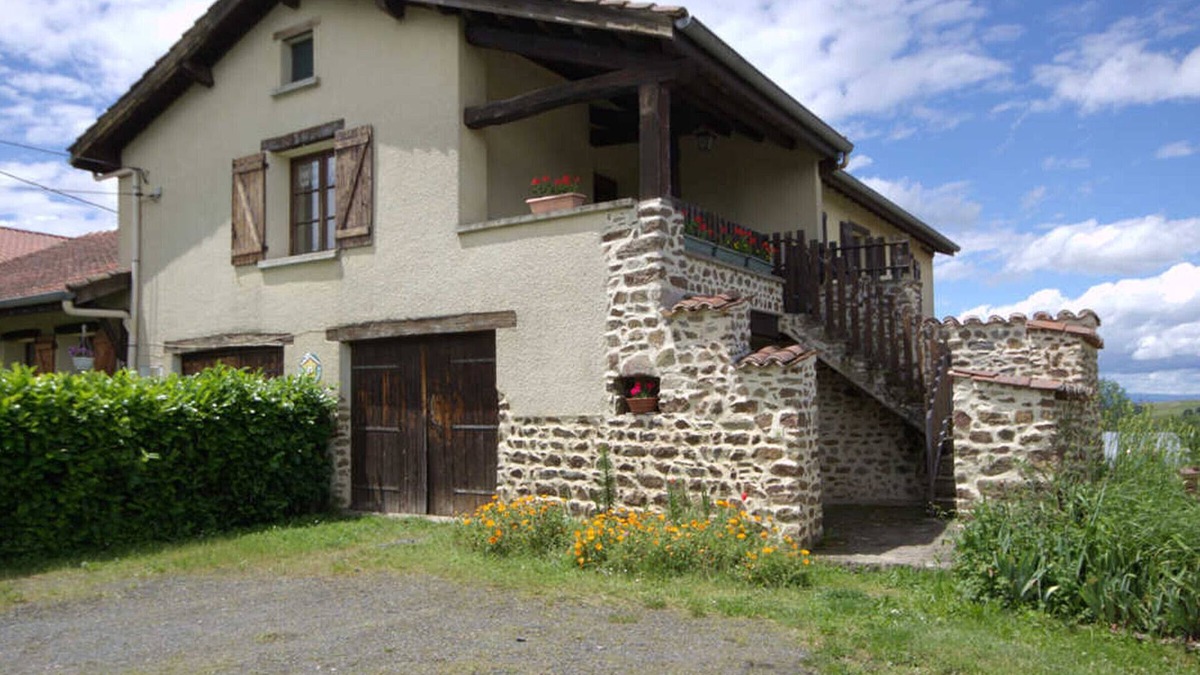 Saint-Medard-en-Forez Cottage | Family-Friendly Cottage with Fireplace, Games & Nearby Attractions