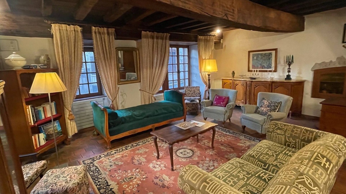 Saint-Gervais-d'Auvergne House | FAMILY HOME IN THE HEART OF TOWN