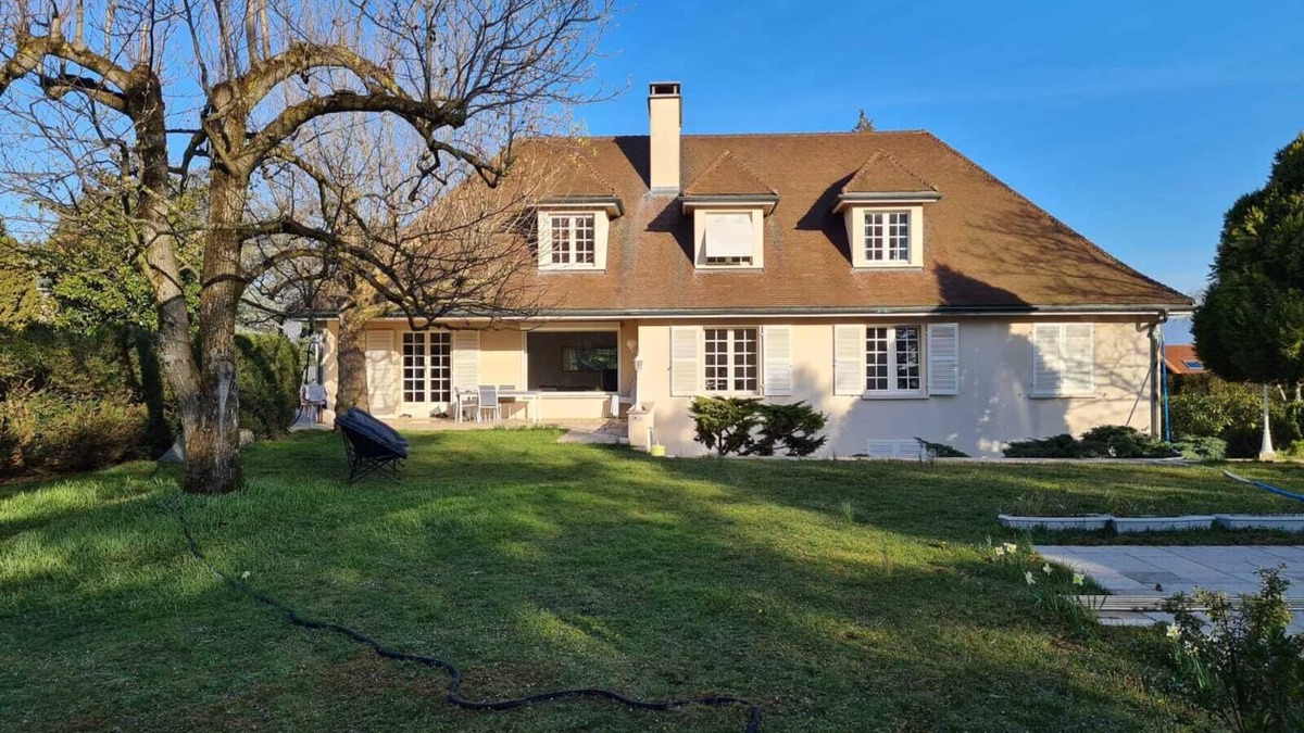 Saint-Julien-en-Genevois House | Family house perfect for one or few families near Geneva