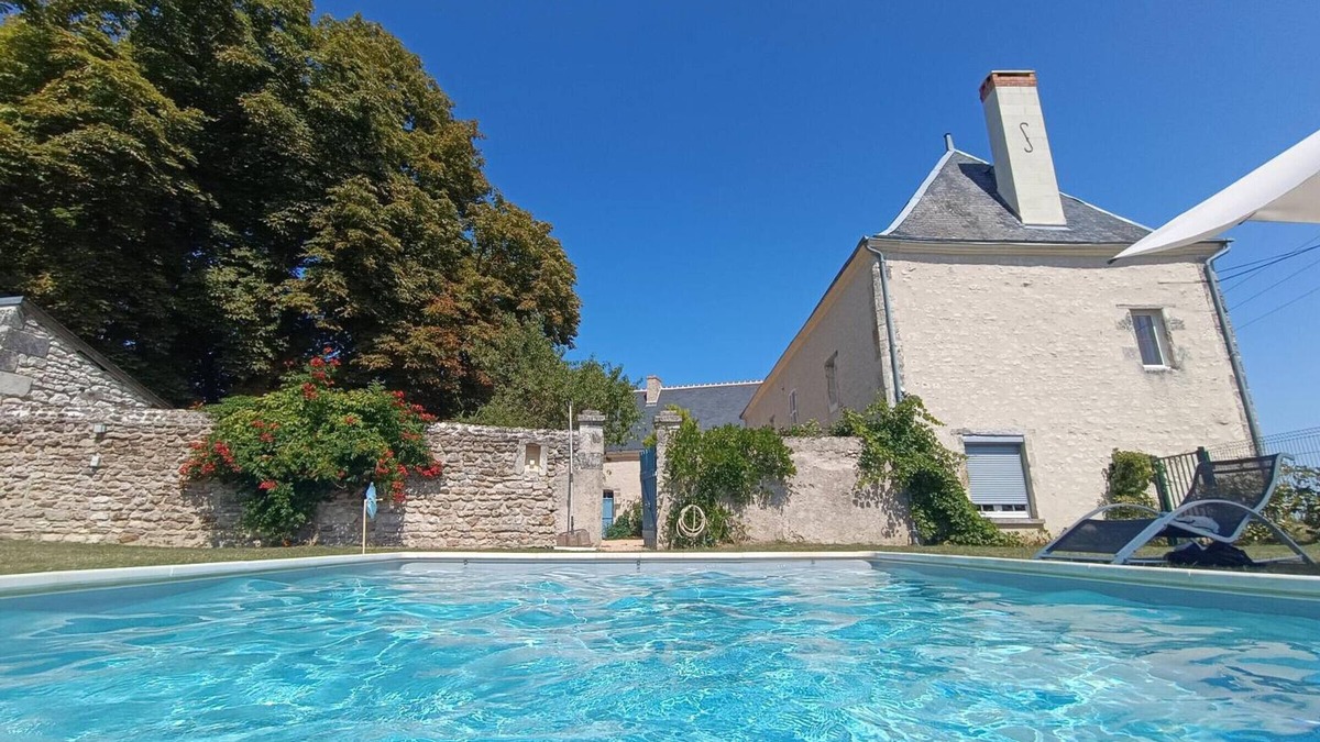 Sainte-Maure-de-Touraine Cottage | Family cottage with heated pool and wifi in Touraine