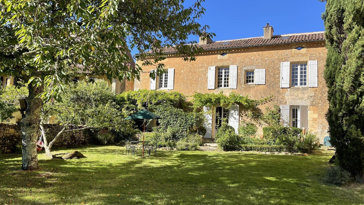 Sainte-Alvere House | Family house in a village with swimming pool in Périgord, sleeps 12