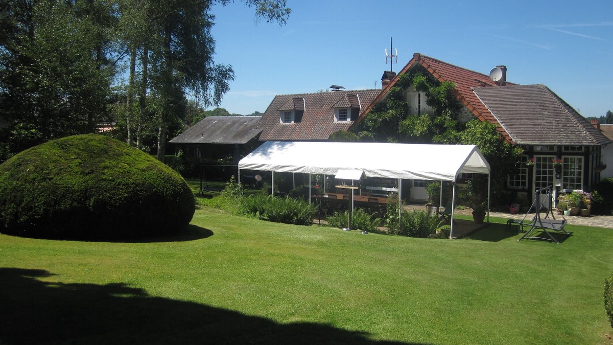 Chateauneuf-la-Foret Bed & Breakfast | Family friendly guest house with a swimming pool, breakfast optional