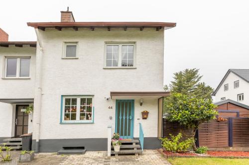 Dreieich House | Family-Friedndly Home with Large Garden &BBQ Grill