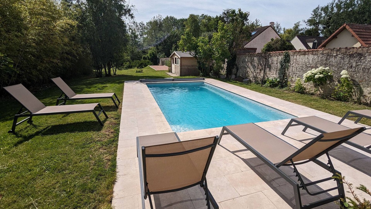 Aulnay-la-Riviere Cottage | Family-Friendly Getaway: Heated Pool, Garden, Near Fontainebleau & Paris