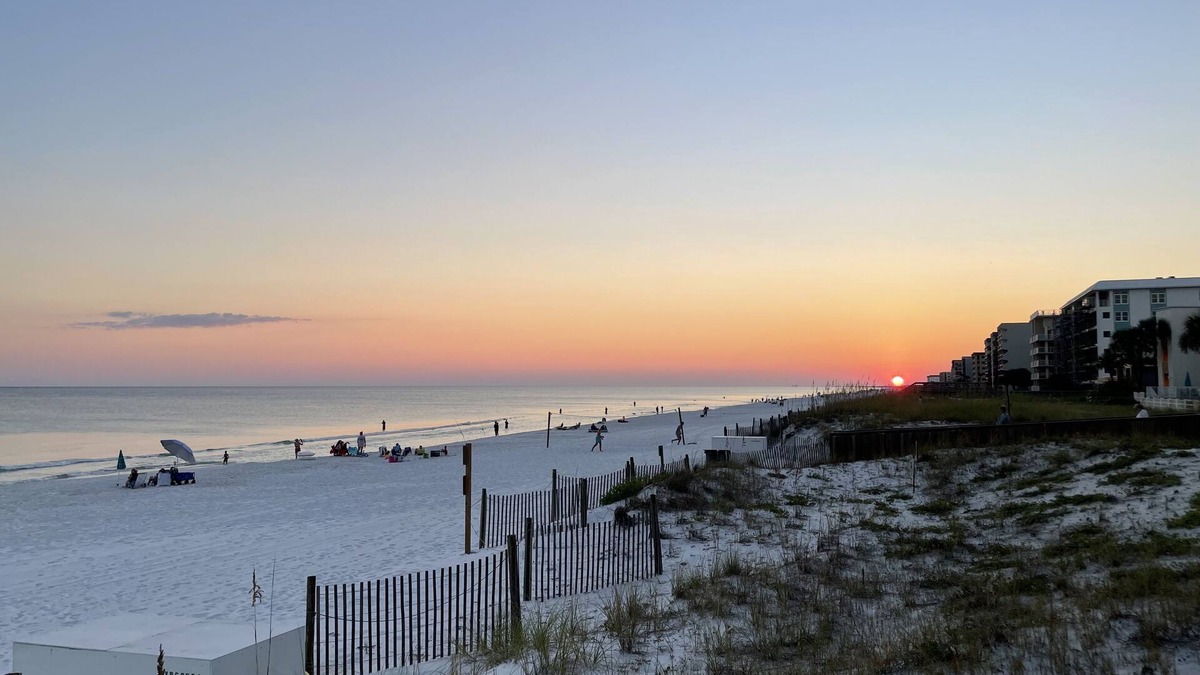 Wright House | Family friendly 3 bed 2 bath a short drive to the prettiest beach in NW Florida