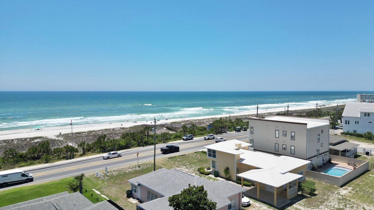 Bid-a-wee Beach House | Family-Friendly Cottage Home Steps Away from the Beach