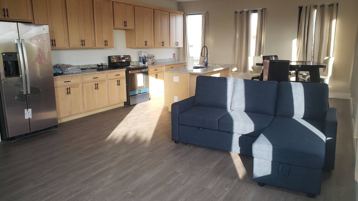 Silver Sands Apartment | Family friendly with roof top deck ocean view