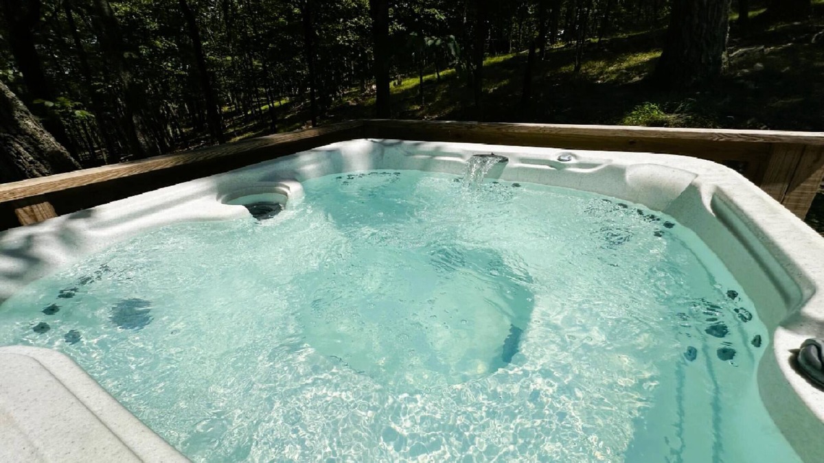 East Stroudsburg Villa | Family-Friendly | Game Room | Lake | Hot Tub | Ski