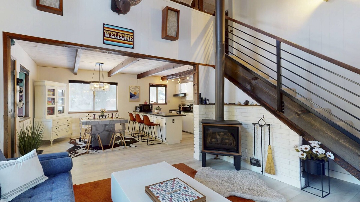 Tahoe Paradise Cabin | Family-friendly cabin with fireplace, bikes, loft, games, & skiing nearby