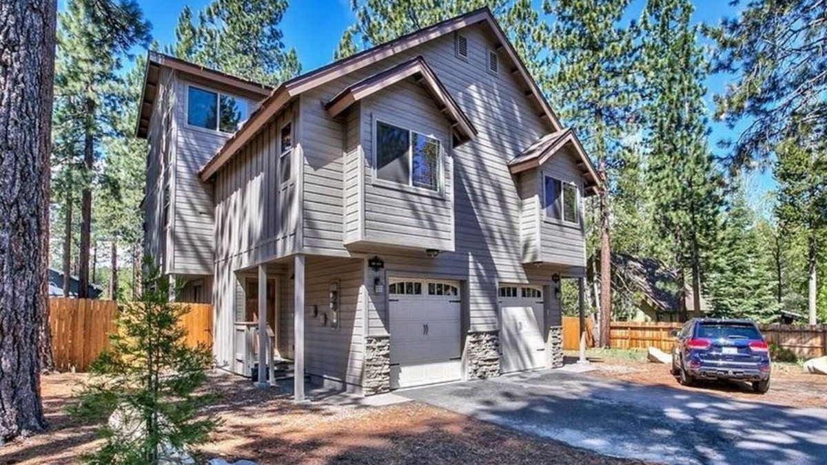 Tahoe Island House | Family Friendly Lake/Ski Escape - 3BR & 3BA house in South Lake Tahoe