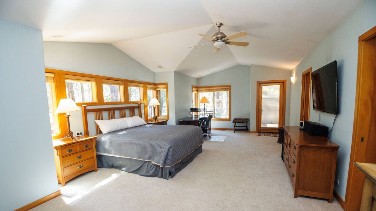 Sunriver House | Family Friendly, 2-Level, Huge Primary Suite - Aspen 2