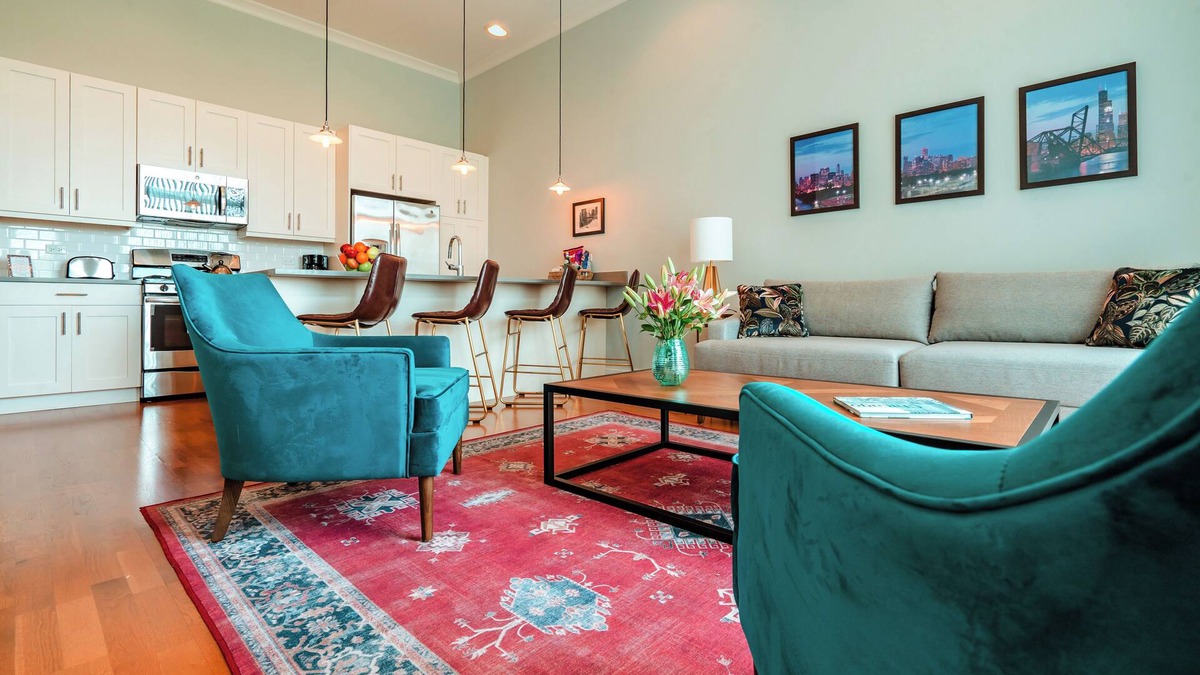 Uptown Condo | Family Friendly 2BD/2BA Near Wrigley, Lincoln Square