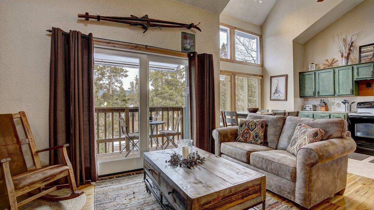 Four O'Clock Condo | Family-Friendly 2BR/2BA – Ski In, 200 Steps to Lift, Heated Garage, Walk to Town