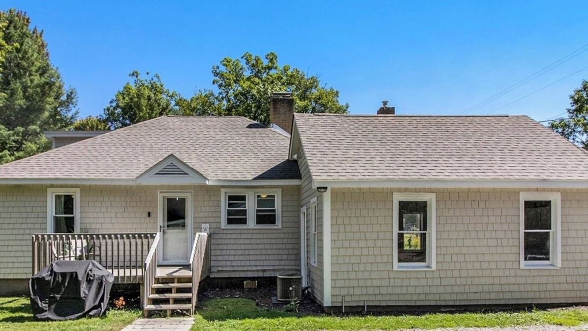 Higgins Lake Cottage | Family-friendly 3-bdrm cabin near Sam-O-Set park and South Higgins Lk State Park