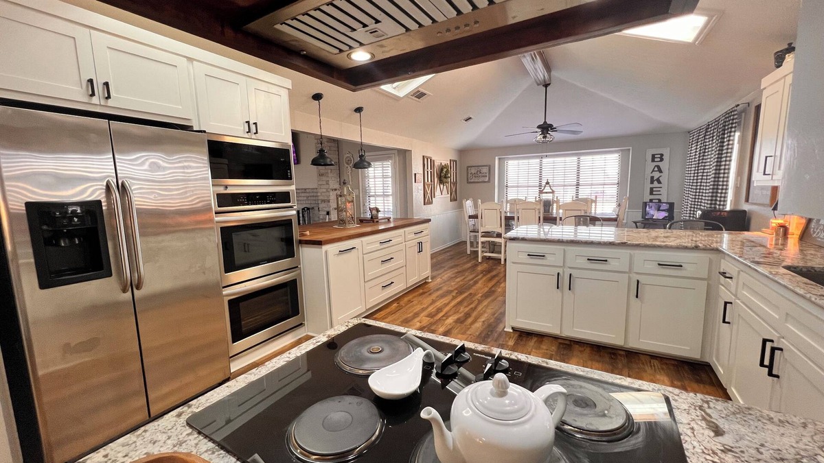 Midlothian House | Family friendly, 3-bedroom house in Midlothian with 1.3 acres, big patio, fishin