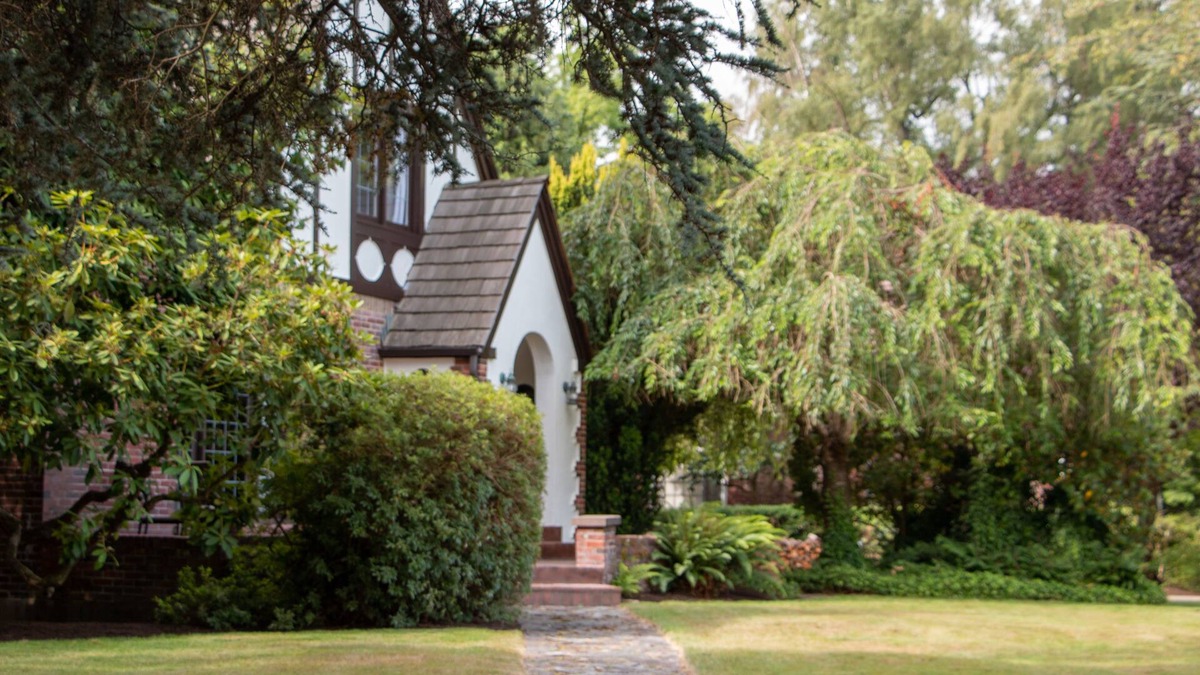 Monroe House | Family friendly, 3 block walk to town