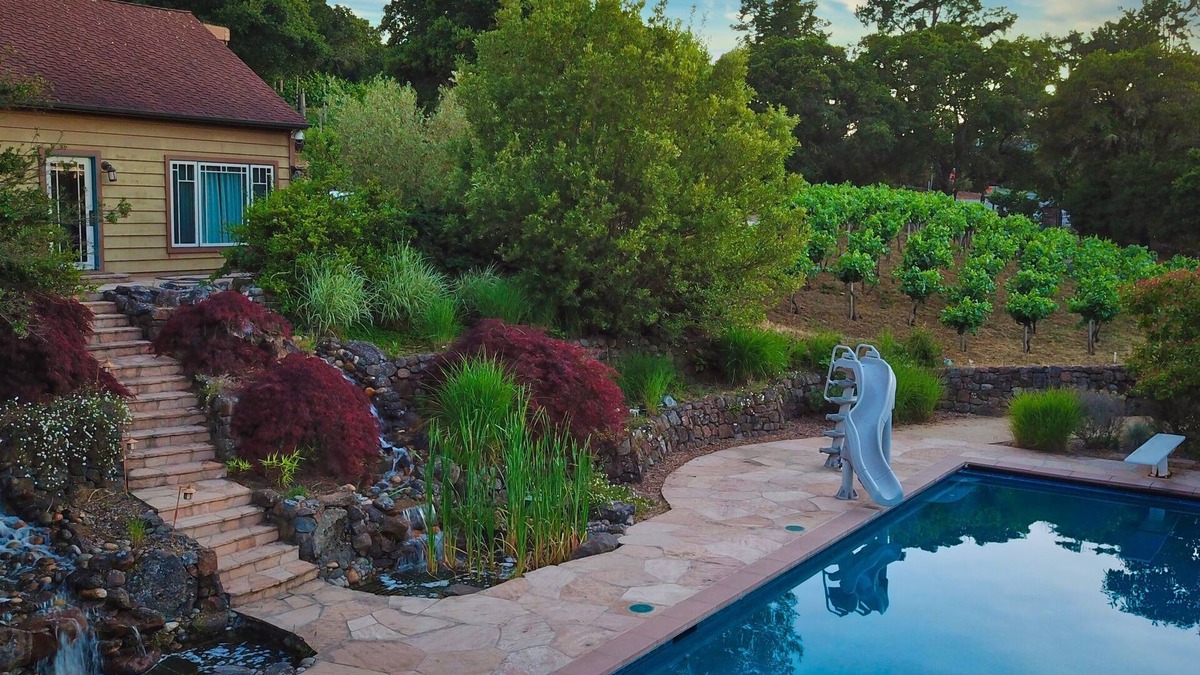 Central Portola Valley House | Family-friendly 3BR resort experience on quiet vineyard near Stanford/Palo Alto